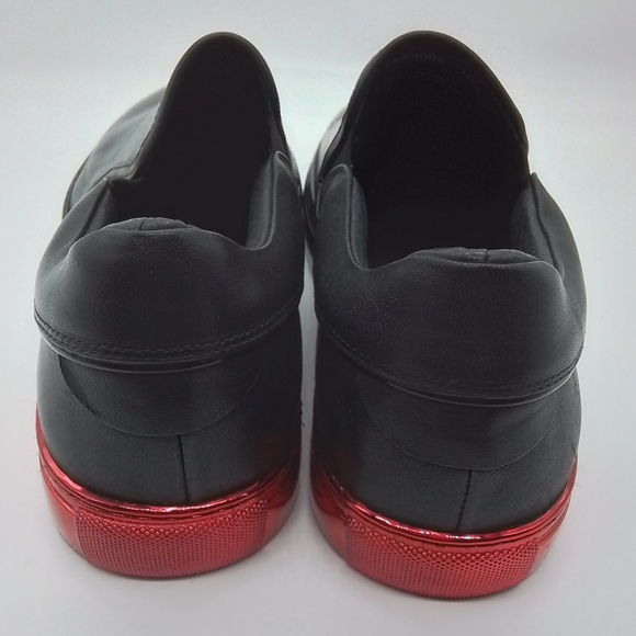 NWOT BADGLEY MISCHKA Black Leather Slip-On Metallic Red Sneaker - Picture 4 of 6
